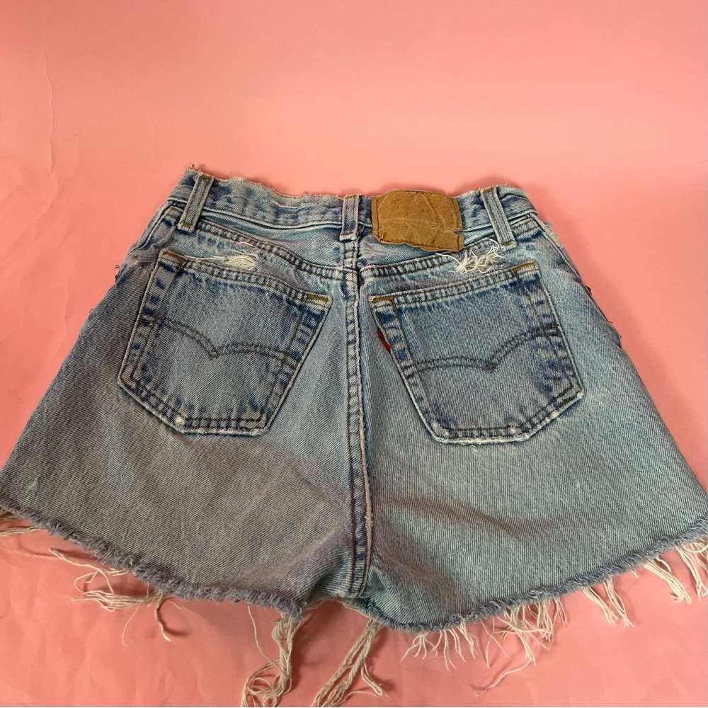 ❌SOLD-DEPOP❌ Levi’s Vintage Distressed Denim Shorts - Picture 4 of 5